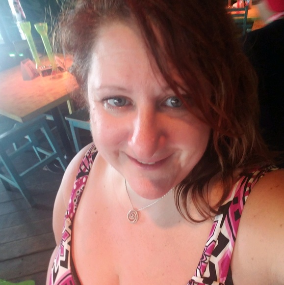 Meet your Posher, Jennifer - Picture 1 of 1